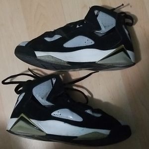 Jordan's true flight black youth